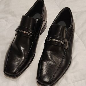 Steve Madden Black Leather Slip-On Loafers